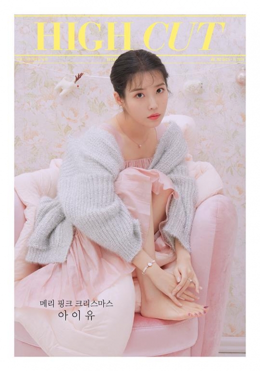 [★화보] 아이유, 크리스마스 홈파티 콘셉트 스타일… 