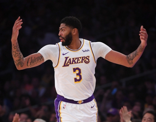  4일 미국 콜로라도주 덴버 펩시 센터에서 열린 2019-2020시즌 미국프로농구(NBA) 정규리그 경기에서 덴버 너기츠를 상대로 존재감을 발휘한 LA 레이커스의 앤서니 데이비스. /사진=로이터