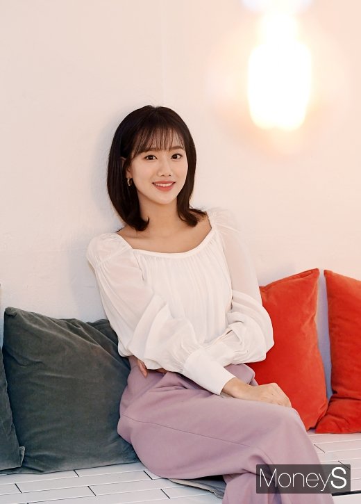 [머니S포토] 에이프릴 나은 '자체발광 미모'