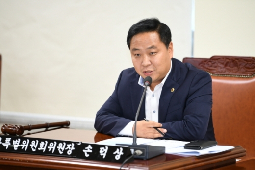 경남도의회, 도청 소관 예결특위원장에 선임된 더불어민주당 손덕상 도의원. &copy;경남도의회 제공.