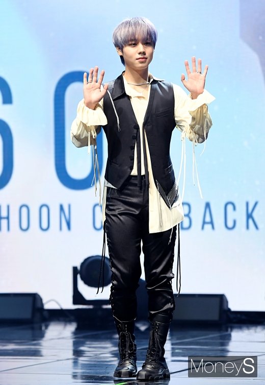 [머니S포토] 박지훈, 여심 흔드는 손인사