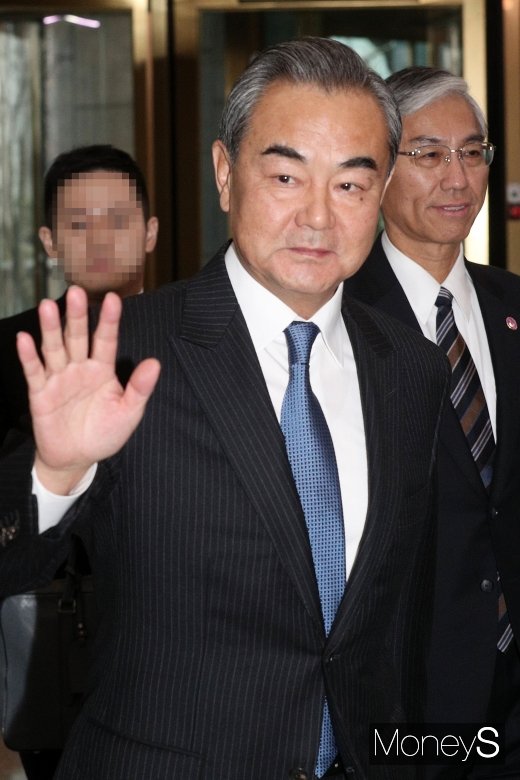 [머니S포토] 왕이 중국 외교 부장, 5년6개월만에 방한
