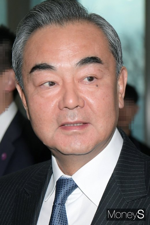 [머니S포토]  한-중 외교장관 회담 나선 왕이 중국 외교부장
