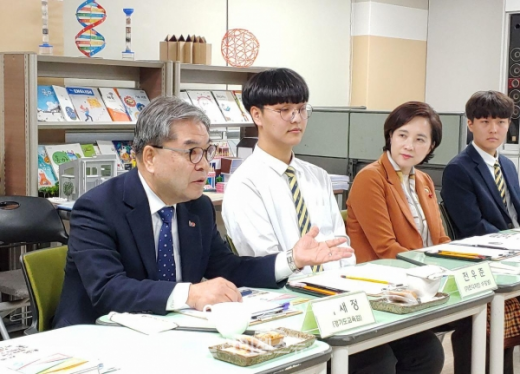 이재정 교육감, 유은혜 부총리와 교육과정 특성화 시범지구 방문. / 사진제공=경기도교육청