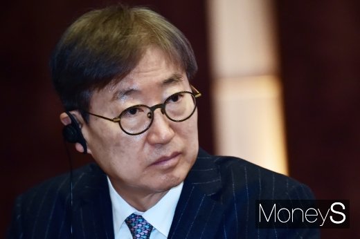 [머니S포토] 한중 기업인 및 전직 정부 고위인사 대화 참석한 윤부근 삼성전자 부회장
