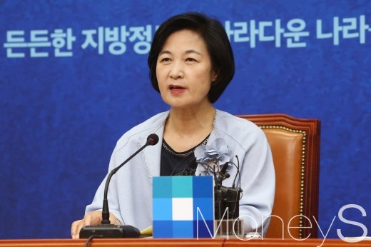 문 대통령, 법무부 장관에 추미애 지명(속보)