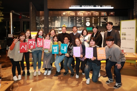 조광한 남양주시장이 행정의 최일선에서 근무하고 있는 읍·면·동 직원들과 시정현안을 공유하고 소통하는 시간을 가져 주목을 끌고 있다. / 사진제공=남양주시
