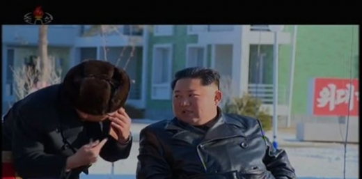 조선중앙TV가 4일 김정은 북한 국무위원장이 중평 남새온실농장과 양묘장 조업식에 참석했다고 전했다. /사진=뉴스1, 조선중앙TV