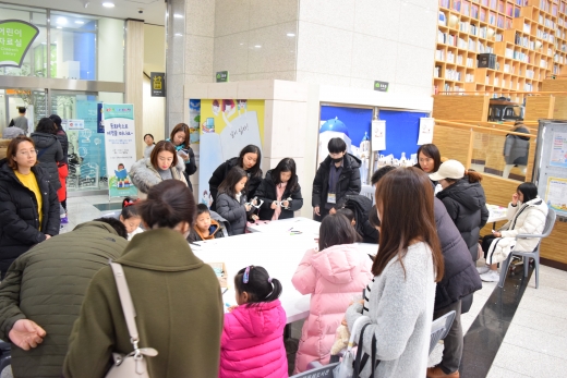 오산시는 7일 꿈두레 도서관에서 3천여 명의 어린이가족이 참가한 가운데 ‘2019년 오산시 시민 북페스티벌’을 성황리에 개최했다고 8일 밝혔다. / 사진제공=오산시