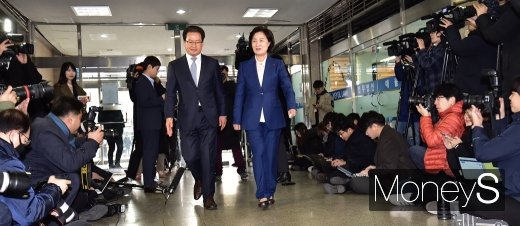 [머니S포토] 추미애 후보자 '첫 출근'