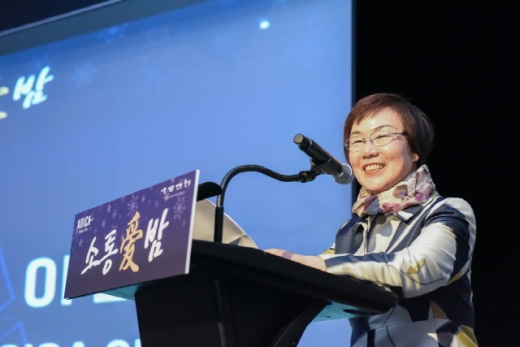 코이카가 9일 서울 강남구 인터컨티넨탈 서울 코엑스에서 국제개발협력사업에 참여하는 파트너와 1년간의 성과를 결산하고 개선방향은 모색하기 위해 개최한‘2019 코이카 소통애(愛) 밤’ 행사에서 이미경 코이카 이사장이 개회사를 하고 있다. /사진=코이카