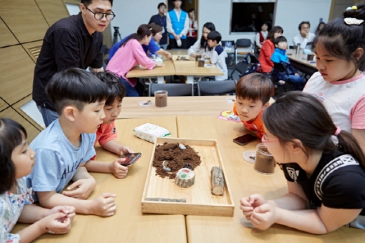 지난 곤충 아카데미 관람객./사진제공=국립부산과학관
