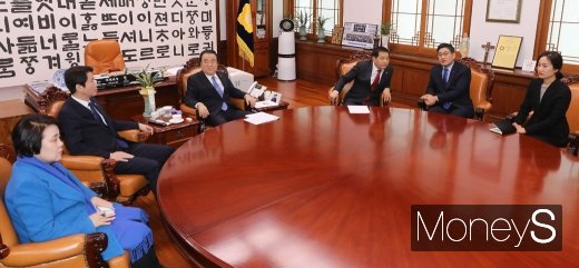 [머니S포토] 문희상 의장 주재 여야 3당 원내대표 회동