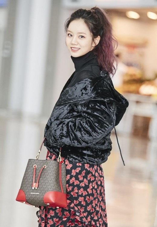 [★공항패션] 혜리, 예쁨 팡팡 핑크 포니테일