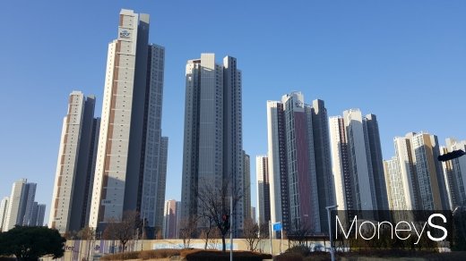 송도국제도시의 한 아파트단지. /사진=김창성 기자