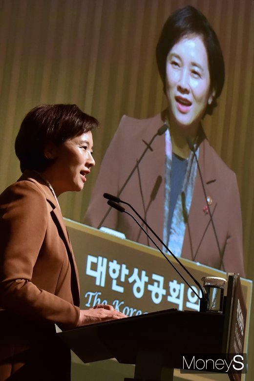 [머니S포토] 유은혜, '혁신성장을 위한 인재양성 추진 방향' 강의