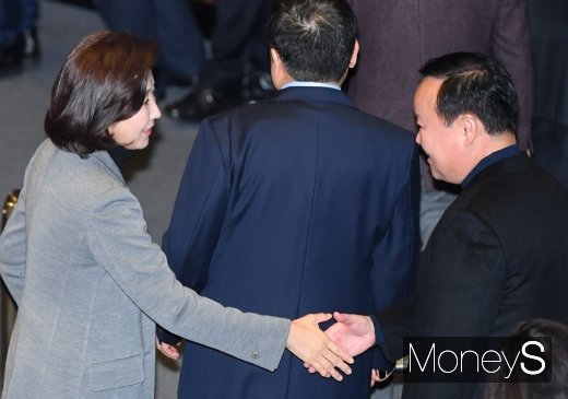 [머니S포토] 악수하는 나경원·김재원