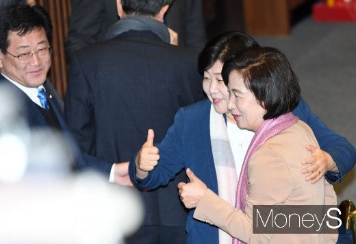 [머니S포토] 추미애·서영교 '엄지척'
