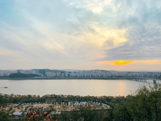 마포난지생명길 1코스. 노을 전망대에서 내러다 본 서울. /사진제공=한국관광공사