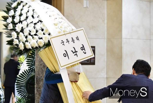 [머니S포토] 이낙연 총리 조화 김우중 전 회장 빈소 도착
