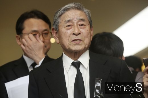 [머니S포토] 눈시울 붉히는 이경운 전 대우 회장