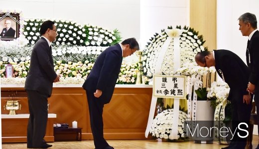 [머니S포토] 김우중 빈소 찾은 조원진-주호영
