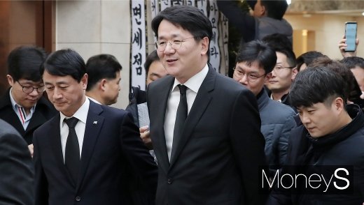 [머니S포토] 조원태 한진 회장, 김우중 빈소 조문