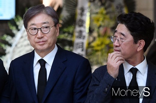 [머니S포토] 김우중 빈소 찾은 윤부근 삼성전자 부회장