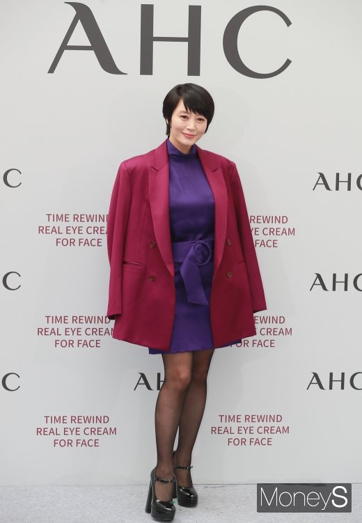[머니S포토] 김혜수, 우아한 퍼플 여신