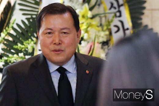 [머니S포토] 김우중 빈소 찾은 황각규 롯데 부회장
