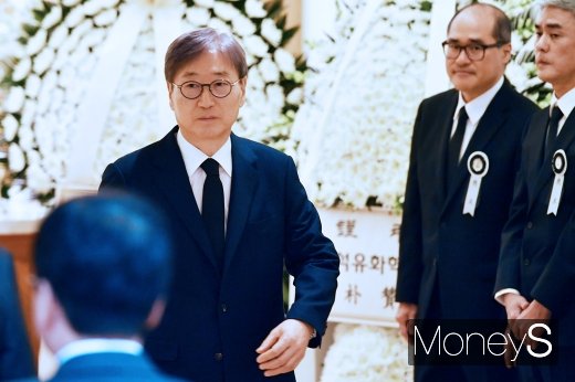 [머니S포토] 조문 마친 윤부근 삼전 부회장
