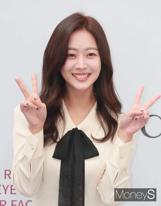 [머니S포토] 조보아 '깜찍한 브이~'