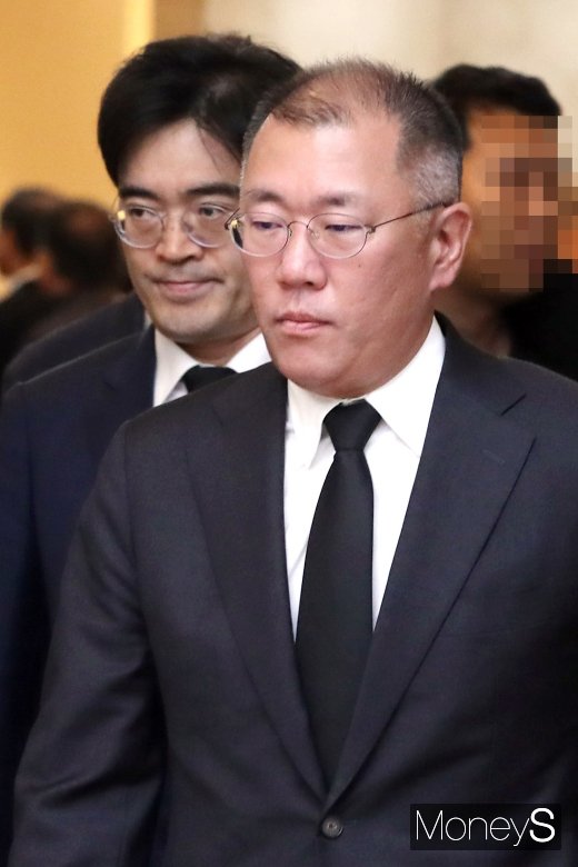 [머니S포토] 김우중 빈소 찾은 현대차 정의선-공영운
