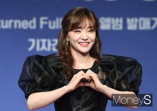 [머니S포토] 이용신 '팬들에게 보내는 하트'