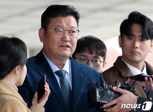 김기현 전 울산시장에 대한 청와대의 하명수사 의혹을 받고 있는 임동호 전 더불어민주당 최고위원이 조사를 받기 위해 10일 오전 서울 서초동 서울중앙지방검찰청에 출석했다. /사진=뉴스1
