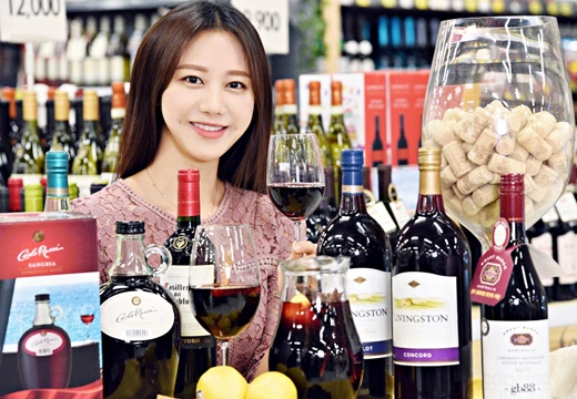 12월엔 소주보다 와인이 잘 팔린다… 맥주도 타격