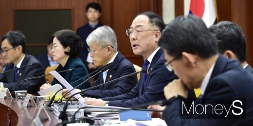[머니S포토] 모두발언하는 홍남기 부총리