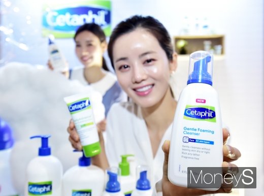 [머니S포토] 수분 손실 최소, 세타필 젠틀 포밍 클렌저 신제품 출시