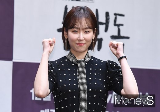 [머니S포토] 서현진 '기간제 교사 파이팅!'