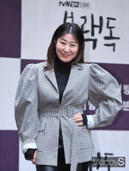 [머니S포토] '블랙독' 라미란, 베테랑 교사 포스