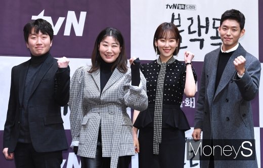 [머니S포토] 이창훈·라미란·서현진·하준 '블랙독 파이팅!'