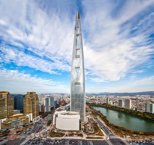 롯데면세점 월드타워점이 입점해 있는 서울 잠실 롯데월드타워./사진=롯데면세점 제공