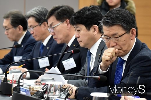 [머니S포토] 은성수 금융위원장, 
