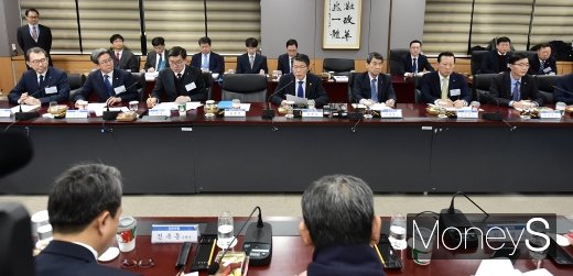 [머니S포토] 은성수 금융위원장, 