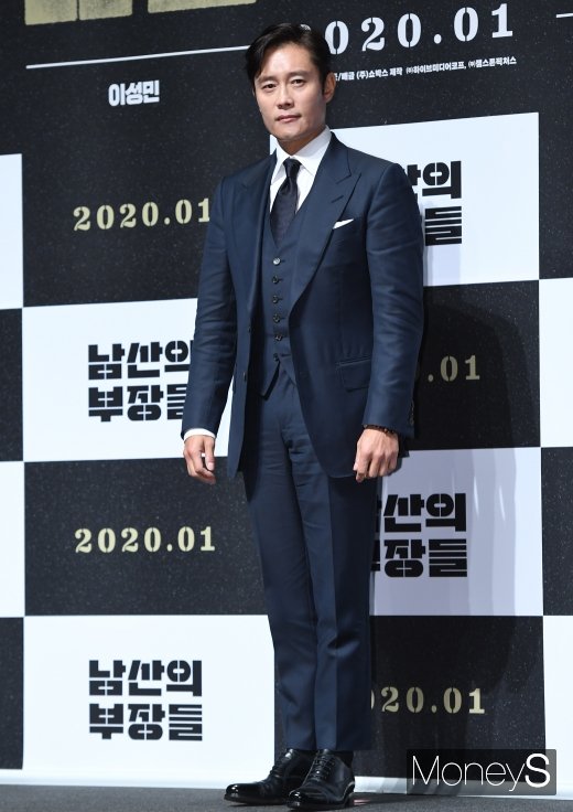 [머니S포토] 이병헌, 빈틈없는 슈트핏