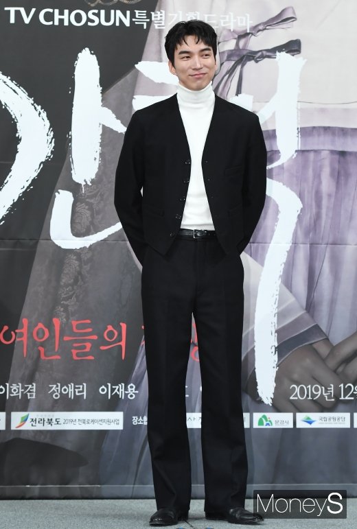 [머니S포토] 도상우, 모델 뺨치는 8등신 비율