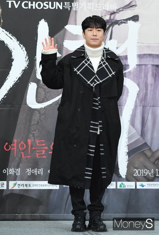 [머니S포토] 이시언, 작정하고 꾸민 스타일링