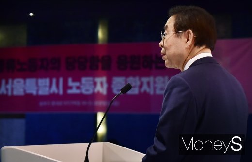 [머니S포토] 박원순 시장, 취약계층 노동자 응원합니다
