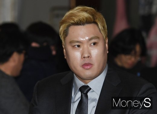 [머니S포토] 류현진 '진지한 눈빛'