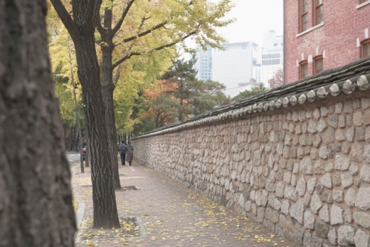 정동길과 연인. /사진=한국관광공사